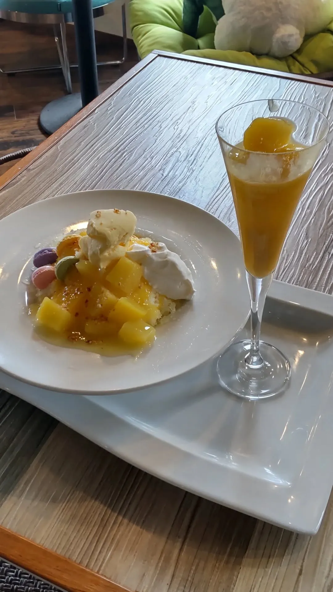 こんにちは！カフェアシンメトリーです！