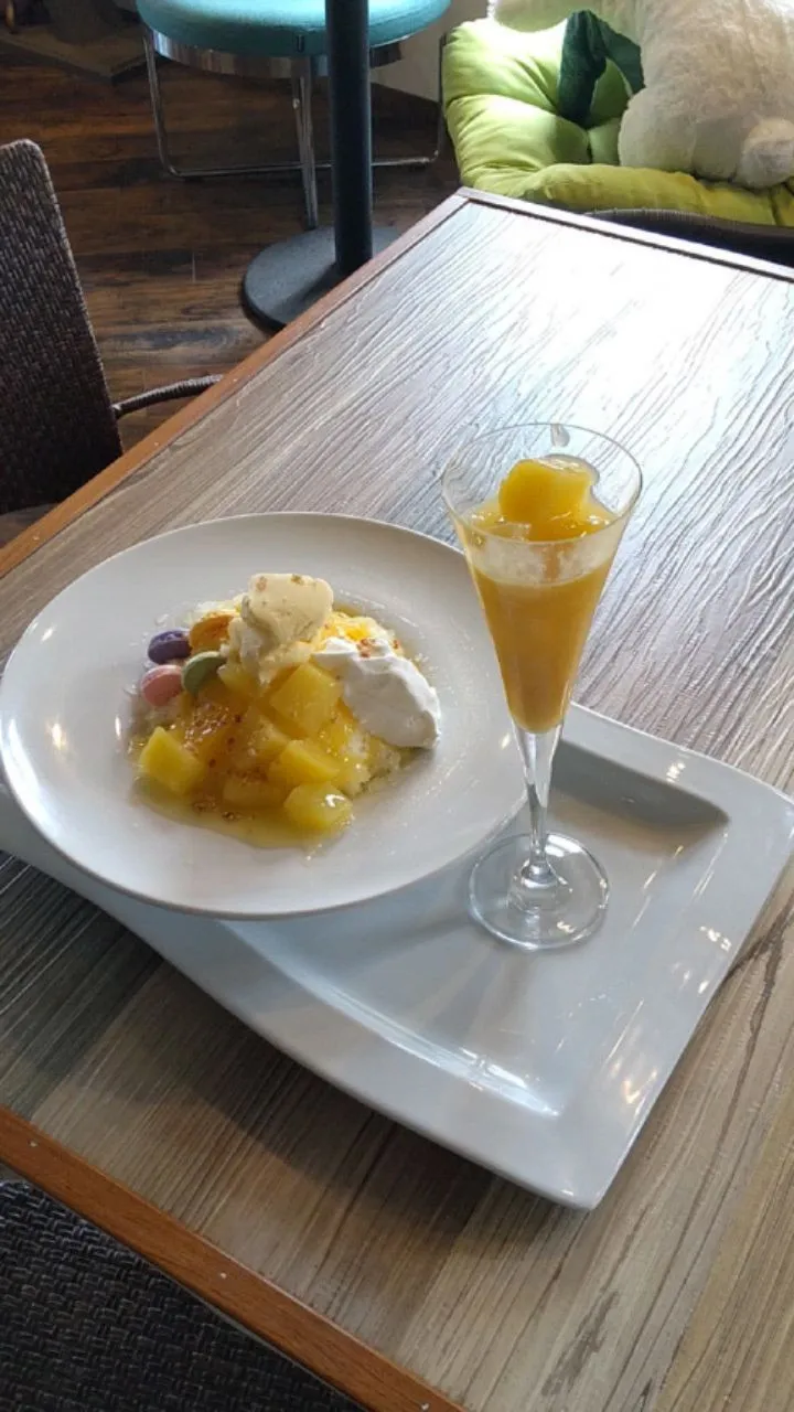 こんにちは！カフェアシンメトリーです！